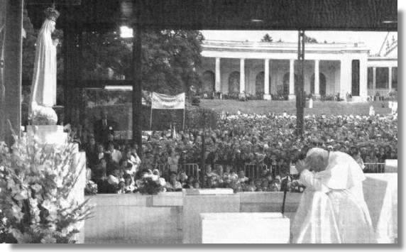 [Jean-Paul II et la Vierge de Fatima]